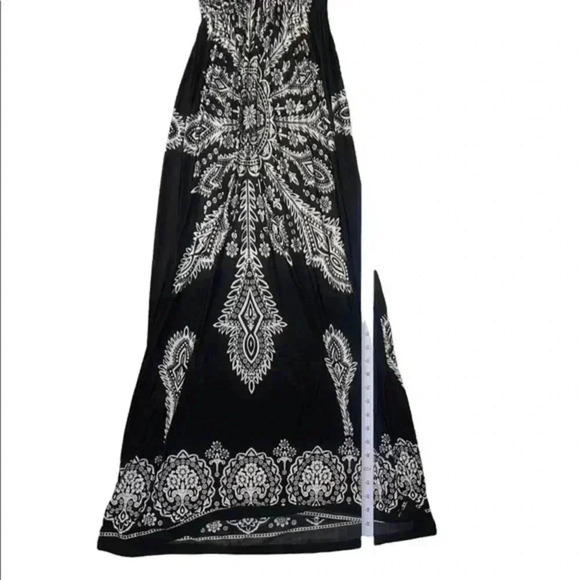 COPY - Beautiful V-Neck Floral Print, Black & White Maxi Dress - Picture 3 of 6